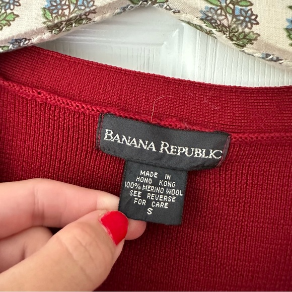 Banana Republic Red V-Neck Sweater - Picture 4 of 6
